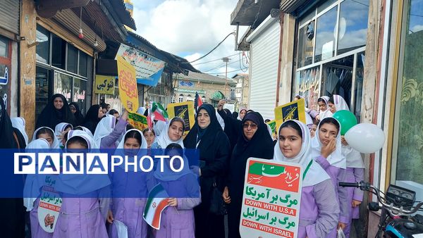 حضور پر شور نسل آینده در راهپیمایی روز دانش آموز 