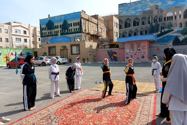 برگزاری جشن احسان و نیکوکاری در دبستان حکیم نظامی کهریزک 