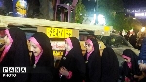 دختران نیشابوری در صف اول تجمعات-۳