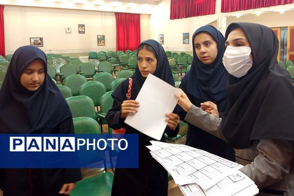 افتتاحیه مسابقات درس‌هایی از قرآن در دبیرستان راضیه شکرایی ناحیه دو شهرری 