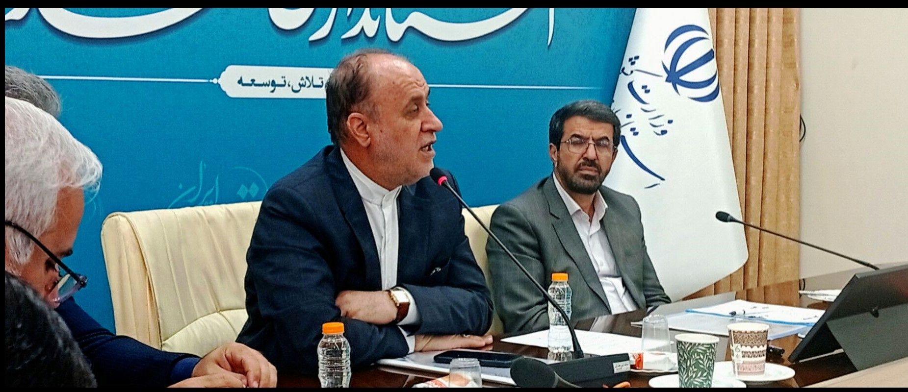 معلمان توانمند و الگو ، نسل آینده کشور رادر مسیر رشد قرار می‌دهند