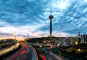 برج میلاد سیاه پوش شد