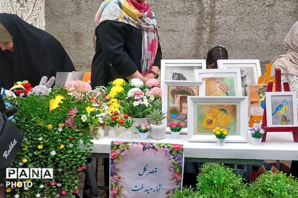 برپایی غرفه پرورشی و سلامت ایراندخت در دهه کرامت