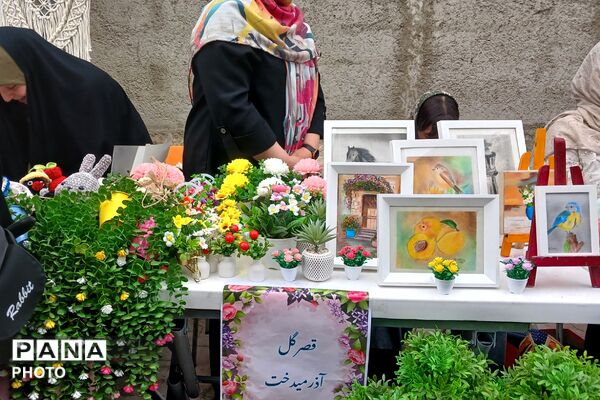برپایی غرفه پرورشی و سلامت ایراندخت در دهه کرامت
