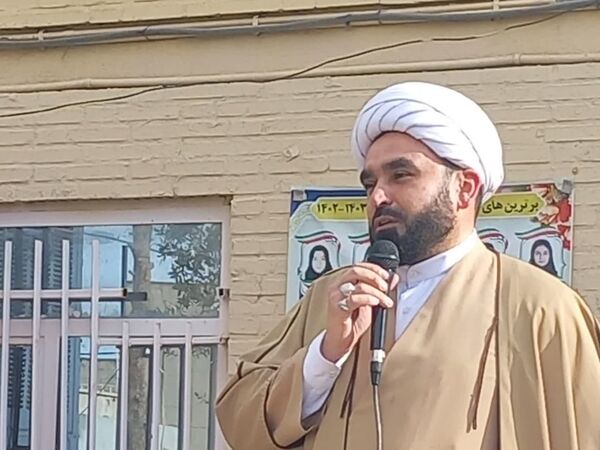 چهارشنبه متفاوت با حضور مدیر آموزش و پرورش ناحیه یک در دبیرستان عفت