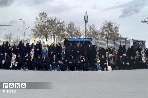 لبخندهای کودکانه زیر پرچم سبز رضوی