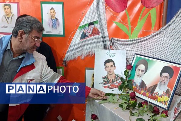 جشن یاوران انقلاب در دبیرستان محبی نیشابور 