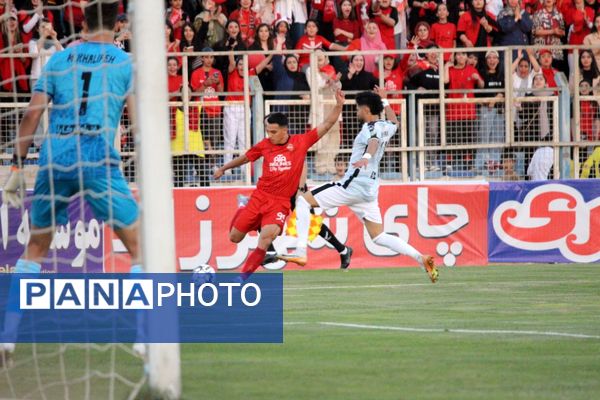 برد شیرین تراکتور در خانه مقابل آلمینیوم اراک