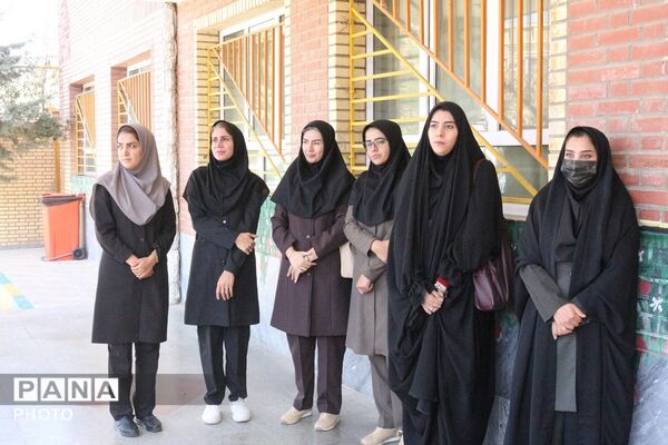 تجلیل مدیر آموزش‌وپرورش از دانش‌آموزان رتبه اول جشنواره نوجوان خوارزمی فیروزکوه