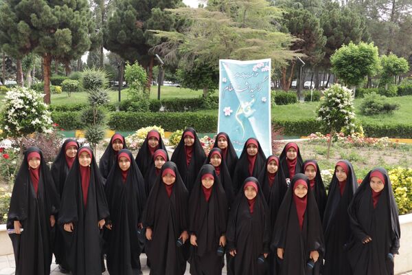 تجلیل از معلمان نمونه منطقه ۱۴ به مناسبت هفته گرامیداشت مقام معلم