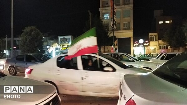 بلوار فضل پرشور از ماشین هایی با پرچم ایران 