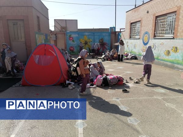 گرامیداشت ایام الله دهه  فجر در دبستان زنده یاد نوحی 