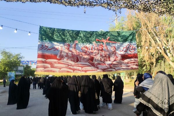 اولین روز حضور دانش‌آموزان دختر منطقه کهریزک در یادمان ‌های مناطق عملیاتی جنوب ایران