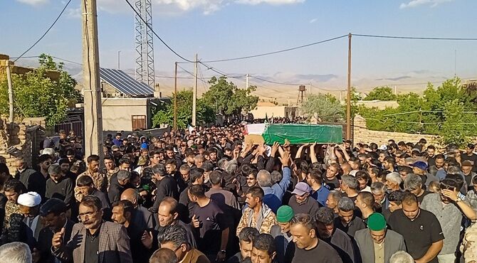 تشییع و تدفین شهید مصطفی حسینی در روستای سید آباد 