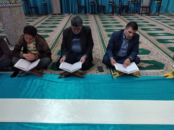 محفل جزء‌خوانی قرآن‌کریم در مسجد جامع ماهان