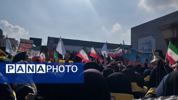 ۱۳ آبان روز دانش آموز و استکبار ستیزی