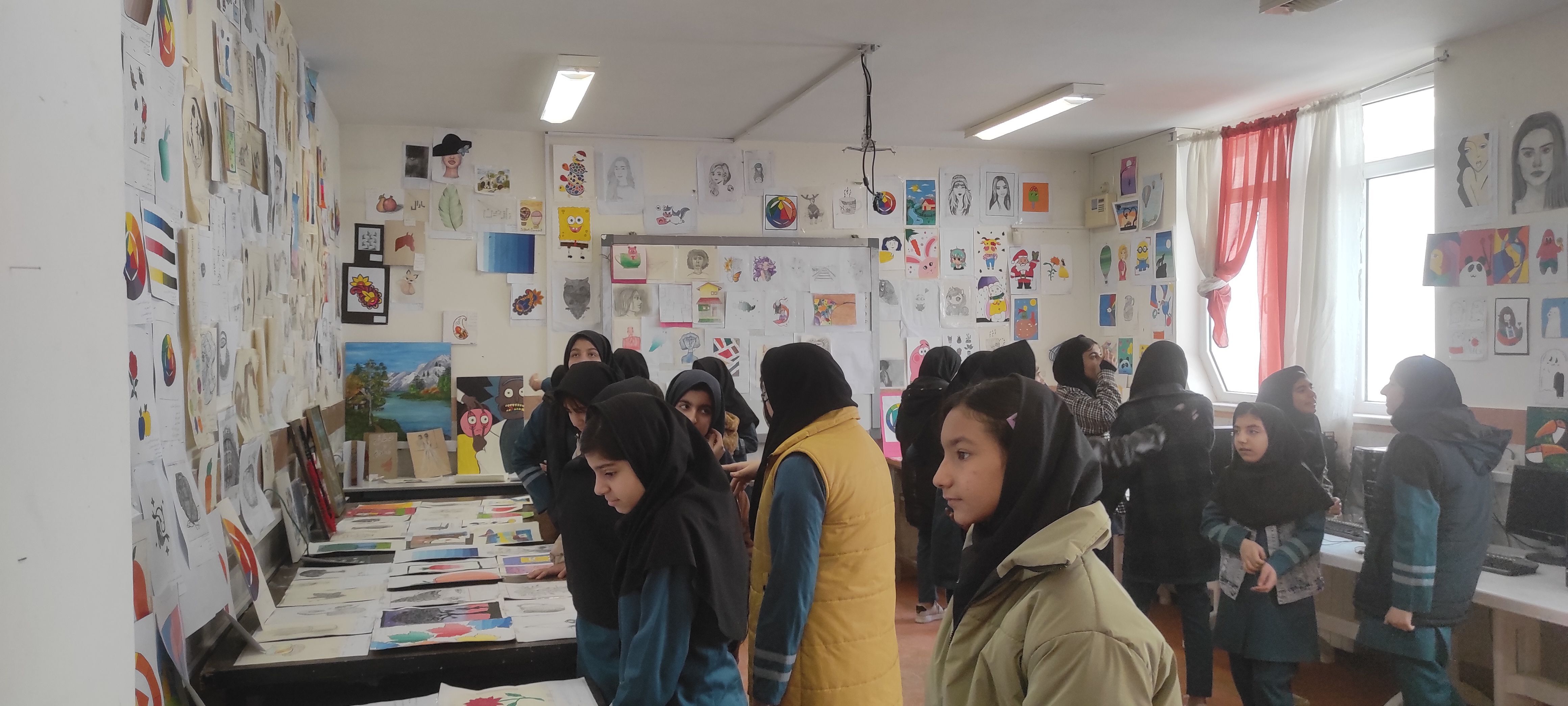برپایی نمایشگاه نقاشی در مدارس فاطمیه و الزهرا (س) شهرستان شیروان