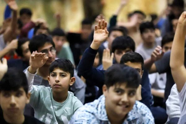 همراهی مسئولین با دانش‌آموزان معتکف شهر مهستان