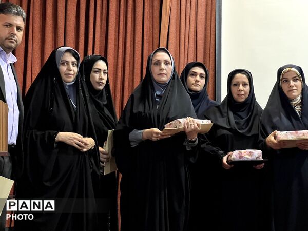 تجلیل از برگزیدگان تئاتر درسی و خبرنگاران پانا در ساوجبلاغ 