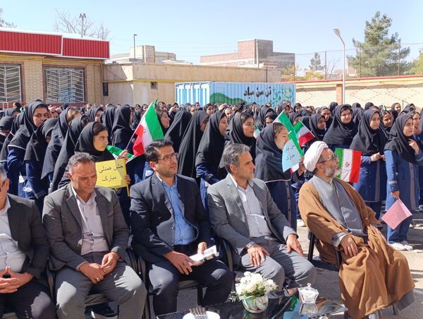 جشن عاطفه‌ها در ملکان؛ مهربانی به وقت مدرسه