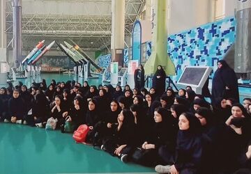 حضور پرشور دانش‌آموزان دبیرستان قلم‌چی ناحیه دو شهرری در نمایشگاه هوا و فضا 