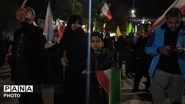 از پیر تا کودک برای حفظ  وطن آمدند-۱