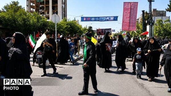 مشهد میزبان آیین باشکوه تشییع شهید آیت الله العظمی سید علی خامنه ای و خانواده 