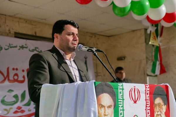 آیین نواخته شدن زنگ انقلاب اسلامی در مدرسه آیت‌الله خامنه‌ای قرچک