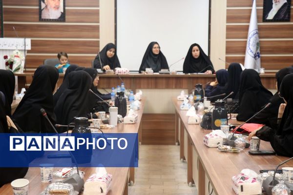 نشست توجیهی دانش‌آموزان پشتیبان طرح خبرنگار شو