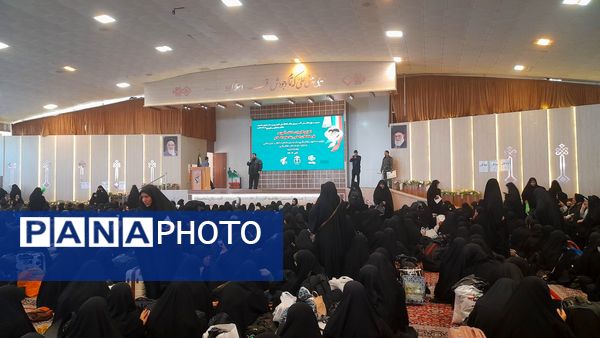 اعزام دختران مشهدی به سرزمین راهیان نور