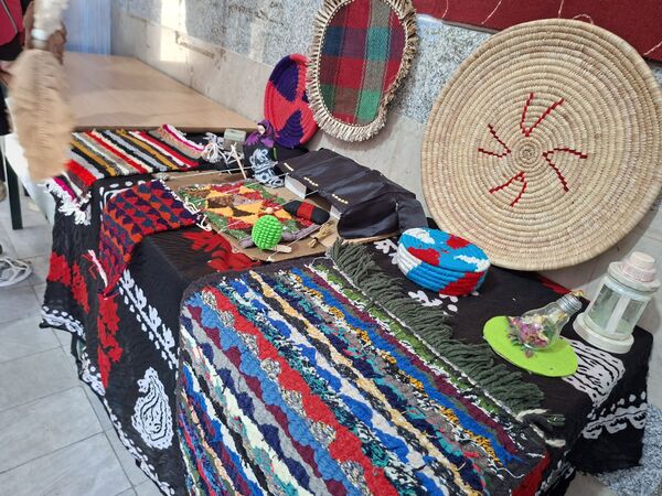 نمایش هنرهای دستی دانش‌آموزان معمولان