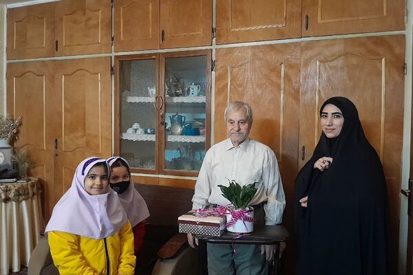 اجرای طرح «لاله‌های روشن» در دبستان آزاده ناحیه 2 شهرری 