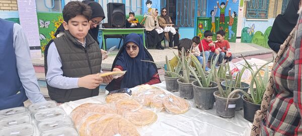 برپایی بازارچه در  دبستان امام جعفر صادق (ع) آشخانه