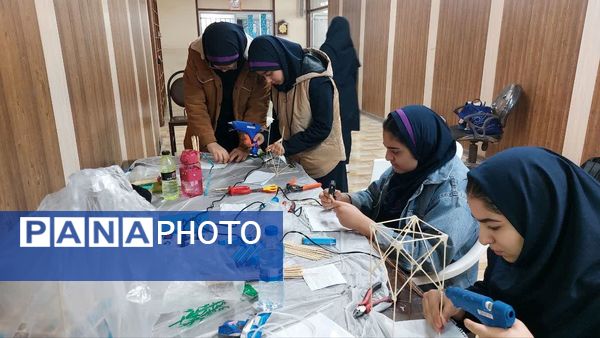 کارسوق سازه های سرنگی در دبیرستان دخترانه شاهدبحرینیان ناحیه۴ اصفهان