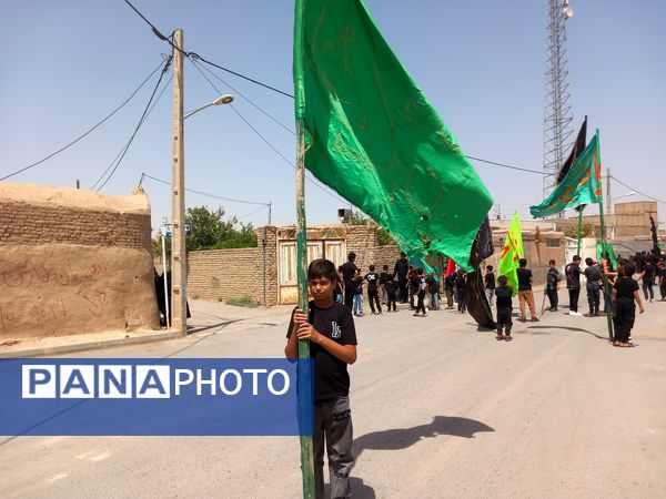 برگزاری تاسوعا حسینی در روستای بزنجرد