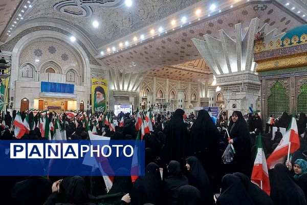 ویژه برنامه سالروز ورود امام خمینی به میهن در حرم مطهر ایشان