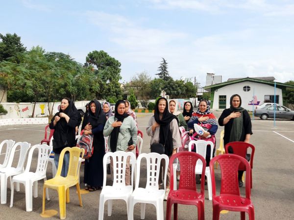 ورود شکوفه‌ها به مدارس در عباس آباد 