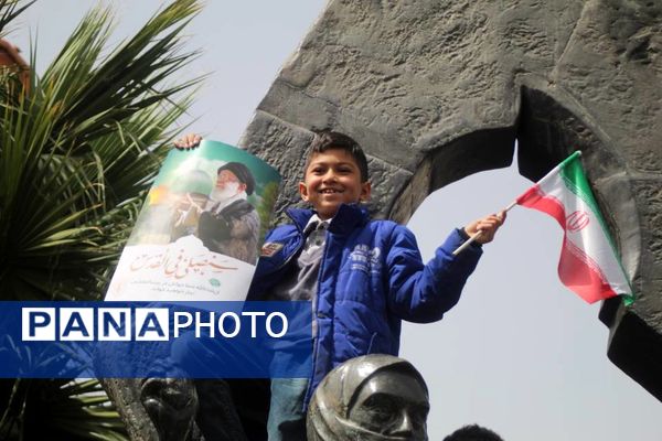 تجمع بزرگ دانش‌آموزان و فرهنگیان در حمایت از مردم مظلوم غزه و فلسطین