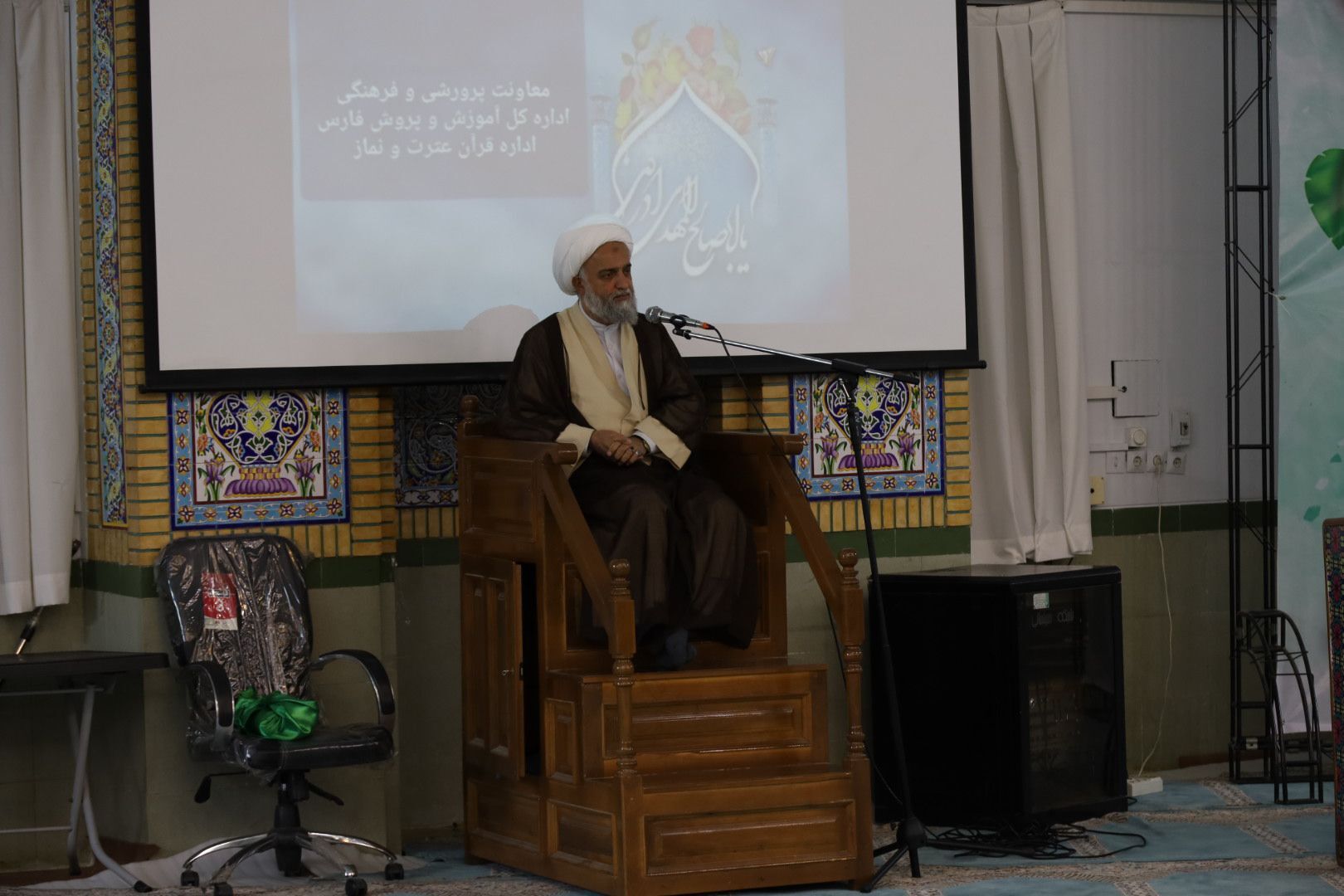 تهذیب و تعلیم دانش آموزان فرصتی است که خداوند به معلمان ارزانی داشته است