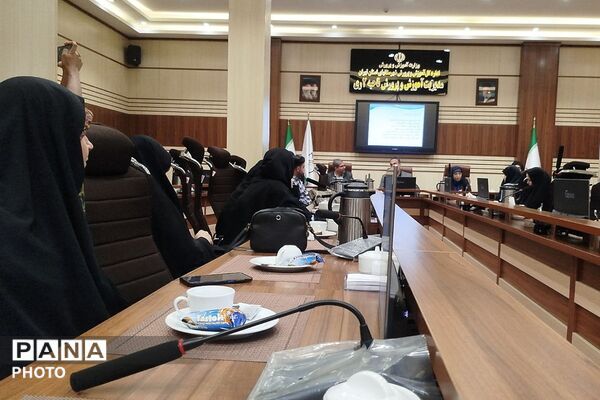 جلسه توجیهی نظام مسائل تربیتی و ساماندهی مربیان پرورشی مدارس ناحیه دو شهرری