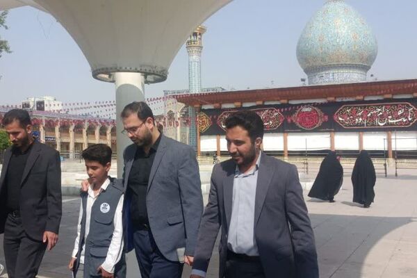 قائم مقام سازمان دانش‌آموزی در حرم مطهر حضرت احمد ابن موسی (ع) در شیراز