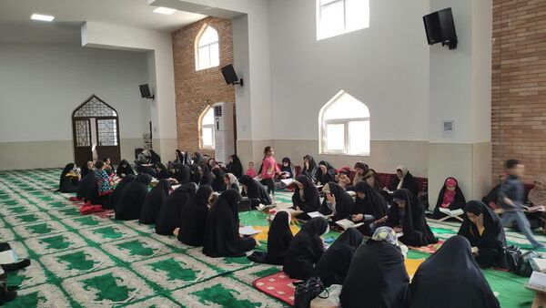 جز خوانی قرآن کریم در ماه مبارک رمضان در مسجد خاتم النبیین