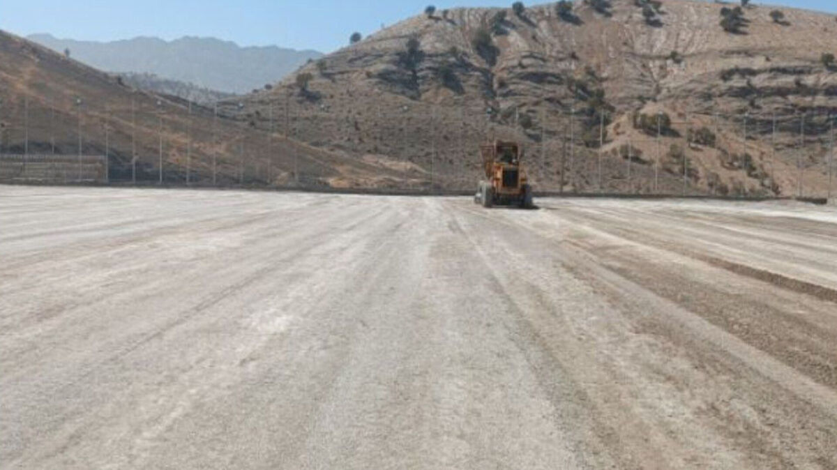 بازدید فنی هیأت فوتبال لرستان از پروژه چمن مصنوعی شهرستان معمولان