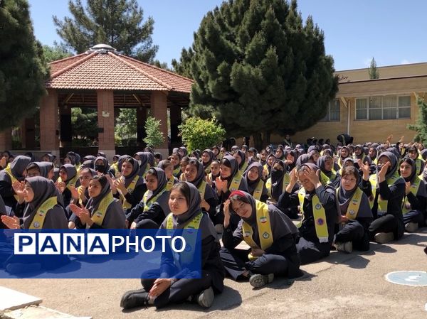 بازدید ارزیاب سازمان دانش‌آموزی کشور از دبیرستان تشکیلاتی المهدی ناحیه ۵ مشهد