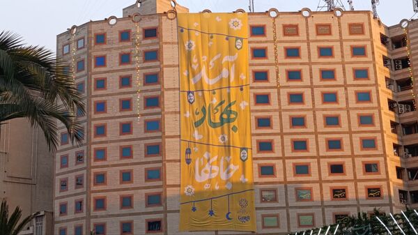 امشب آسمان در خیابان ها مى تابد