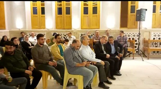 محفل ادبی فرهنگیان در خانه تاریخی محمودی لارستان