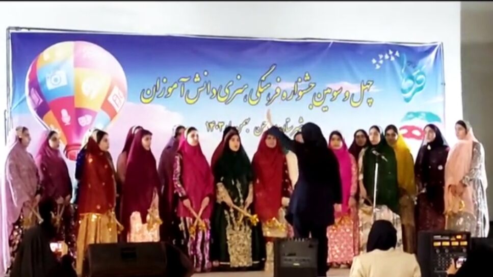 دبیرستان پاسداران عفت، قهرمان سرود شهرستانی شد
