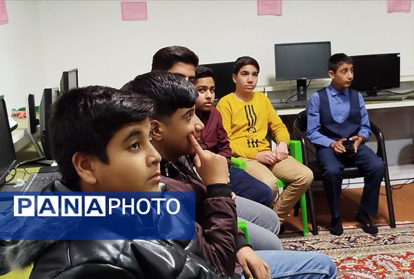  جلسه هم اندیشی برگزاری مدرسه انقلاب  در انجمن اسلامی کاشمر