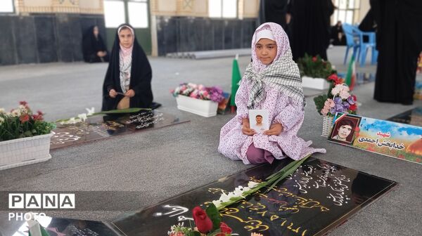 میهمانی لاله‌ها در شهرستان بن با حضور دانش‌آموزان 
