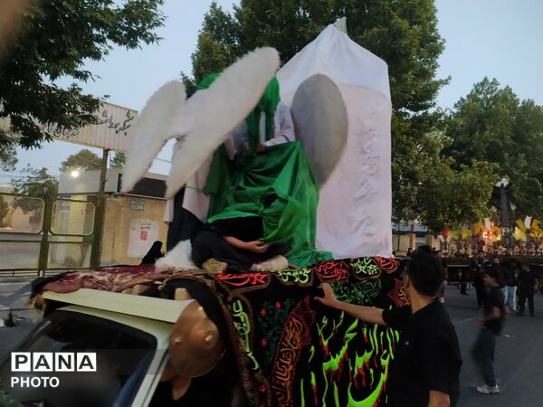 حرکت دسته های عزاداری هیئت شاهزاده قاسم (ع) به سمت زیارتگاه امام زاده سید حمزه 